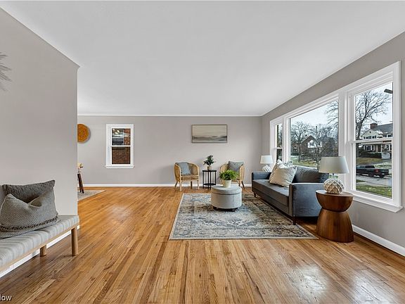3rd image of 3809 Washington Blvd