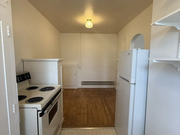 446 W Whitman St — Photo 4