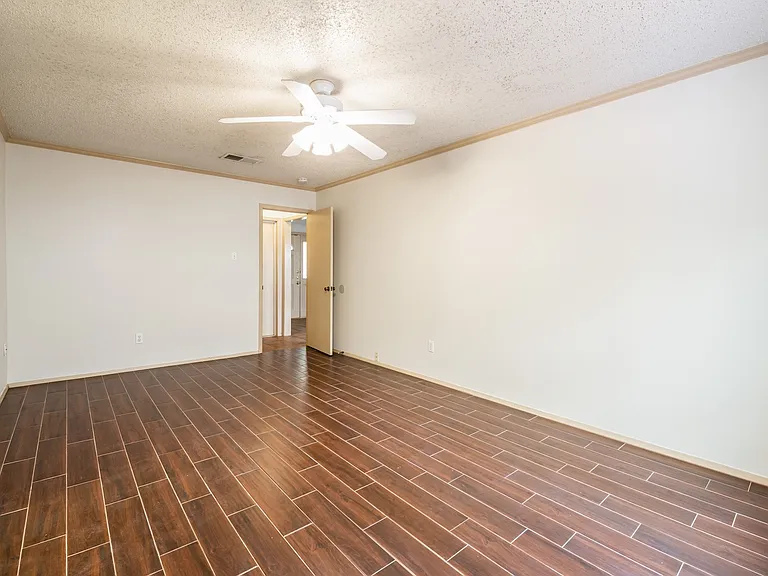 1006 Silbury Dr — Photo 10