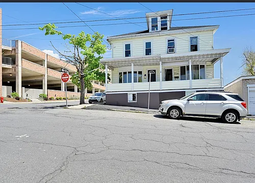 8 N Wolfe St Photo 1