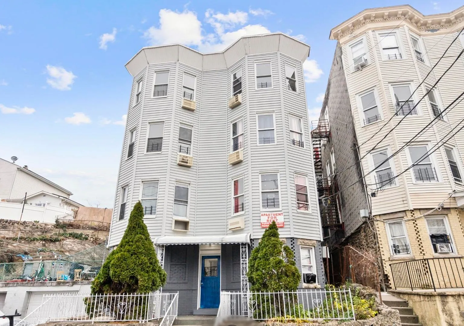 32 Van Cortland Park Avenue — Photo 2
