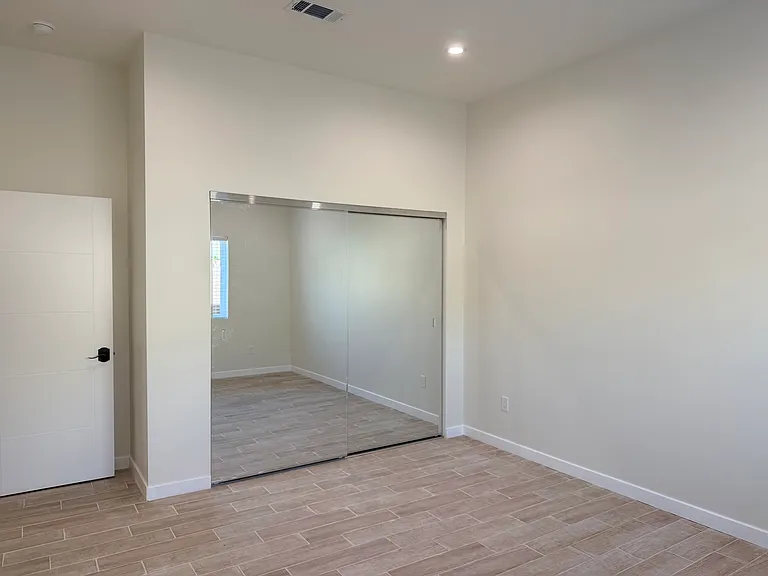1250A Linden Ave — Photo 10