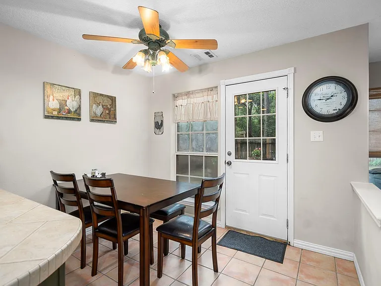 2 Amber Fire Pl — Photo 16