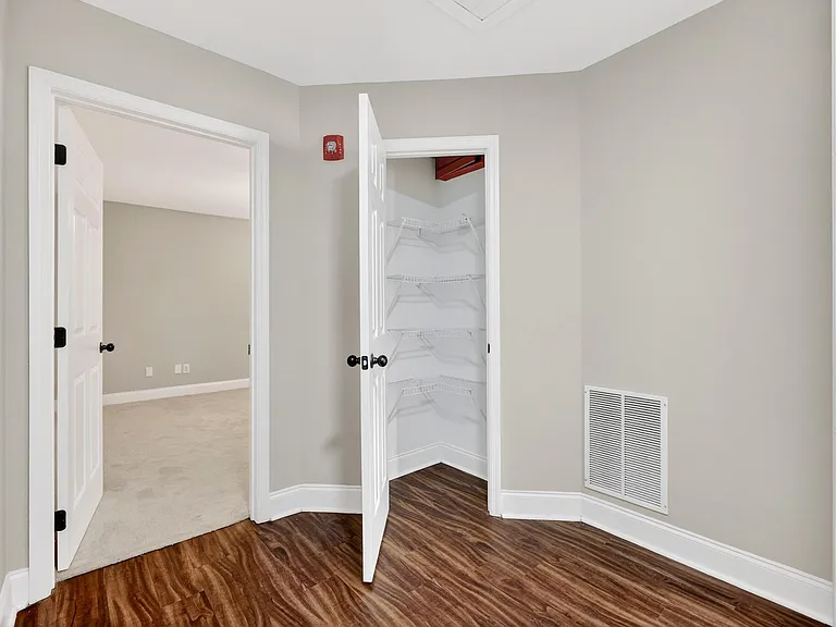 1109 Maple Tree Ln — Photo 16