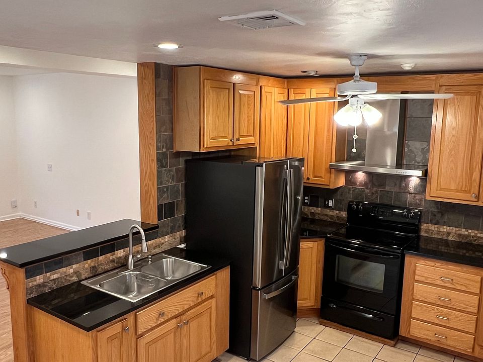 1st image of 2800 Hartford Ave APT 4