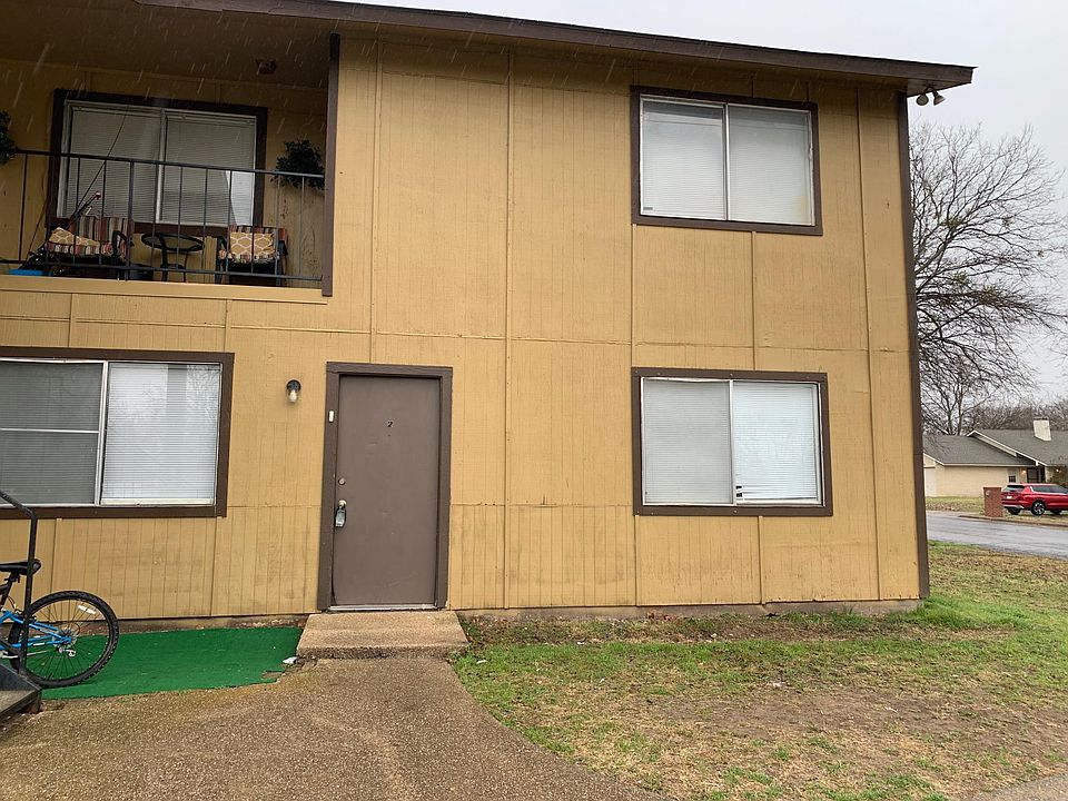 1st image of 1100 Harley Dr #2