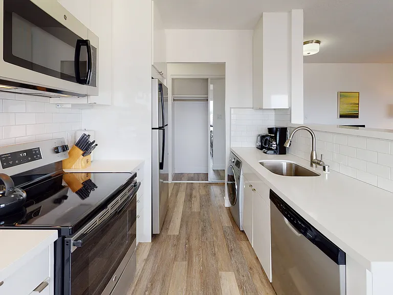 Clay Park Tower Apartments — Photo 7