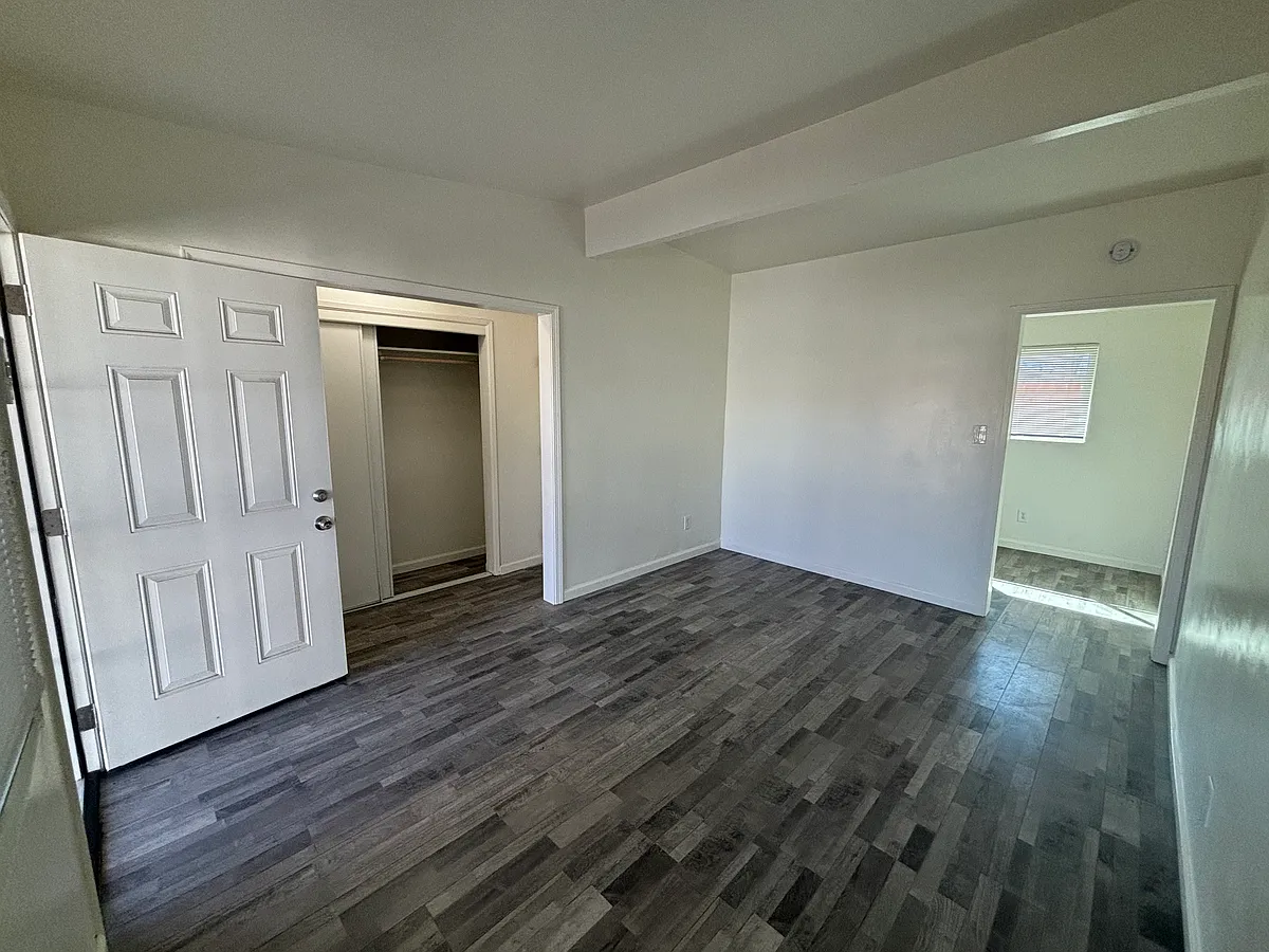 Building Photo - 475 W Ramona Dr
