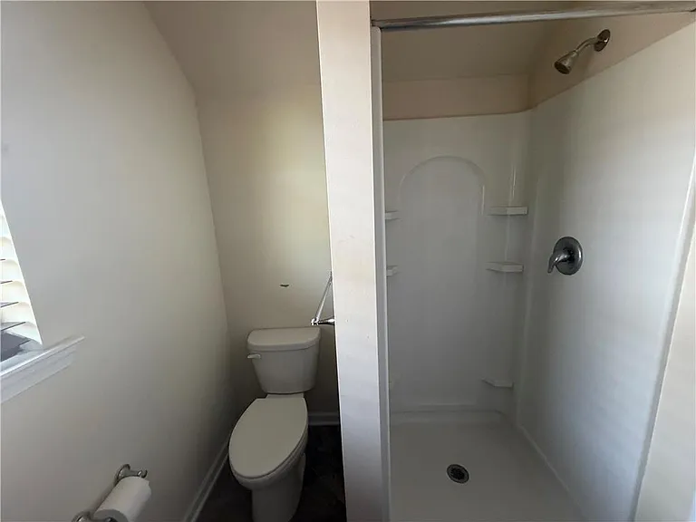 653 Linden St — Photo 11