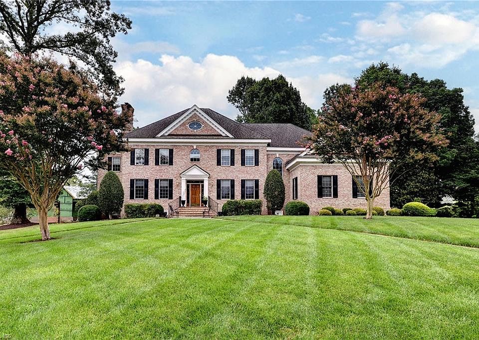1st image of 208 Holly Hills Dr