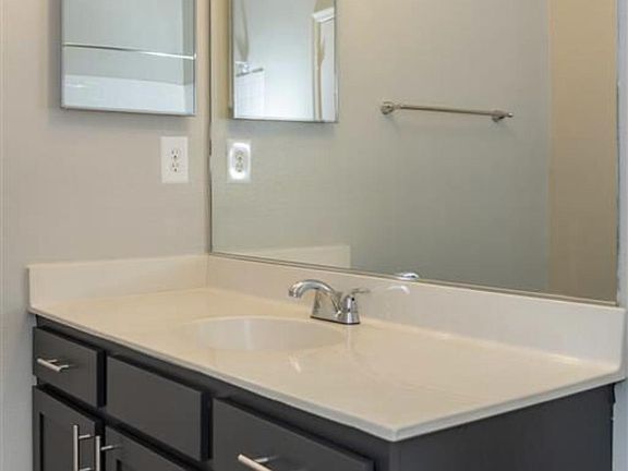 4th image of 208 Redland Blvd Unit F