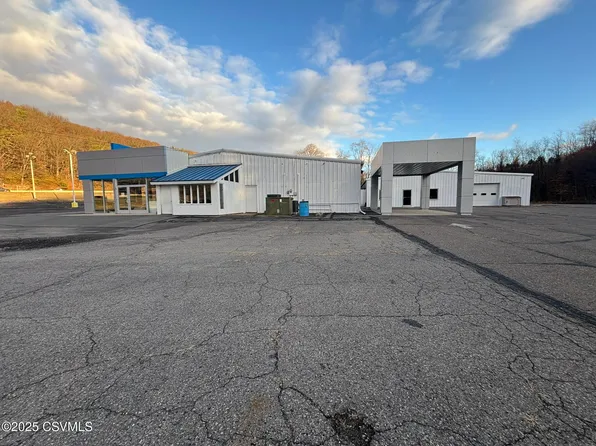 8742 W State St, Coal Township, PA 17866