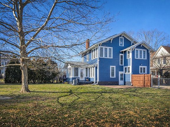 2nd image of 104 N Park St