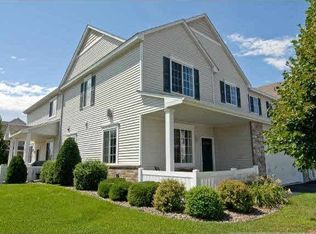 10879 Oak Grove Cir, Saint Paul, MN 55129