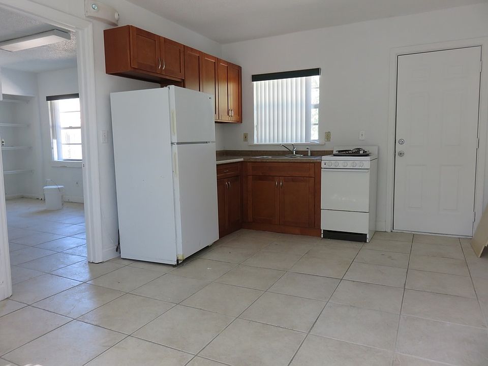 2nd image of 1529 S Ridgewood Ave APT 3