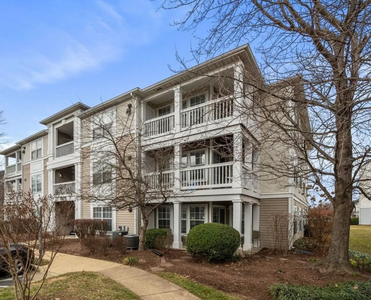2 bed, 1091 sqft, $2,200 — Photo 3
