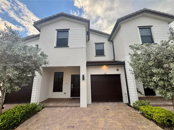 218 SW 159th Ct, Pembroke Pines, FL 33027