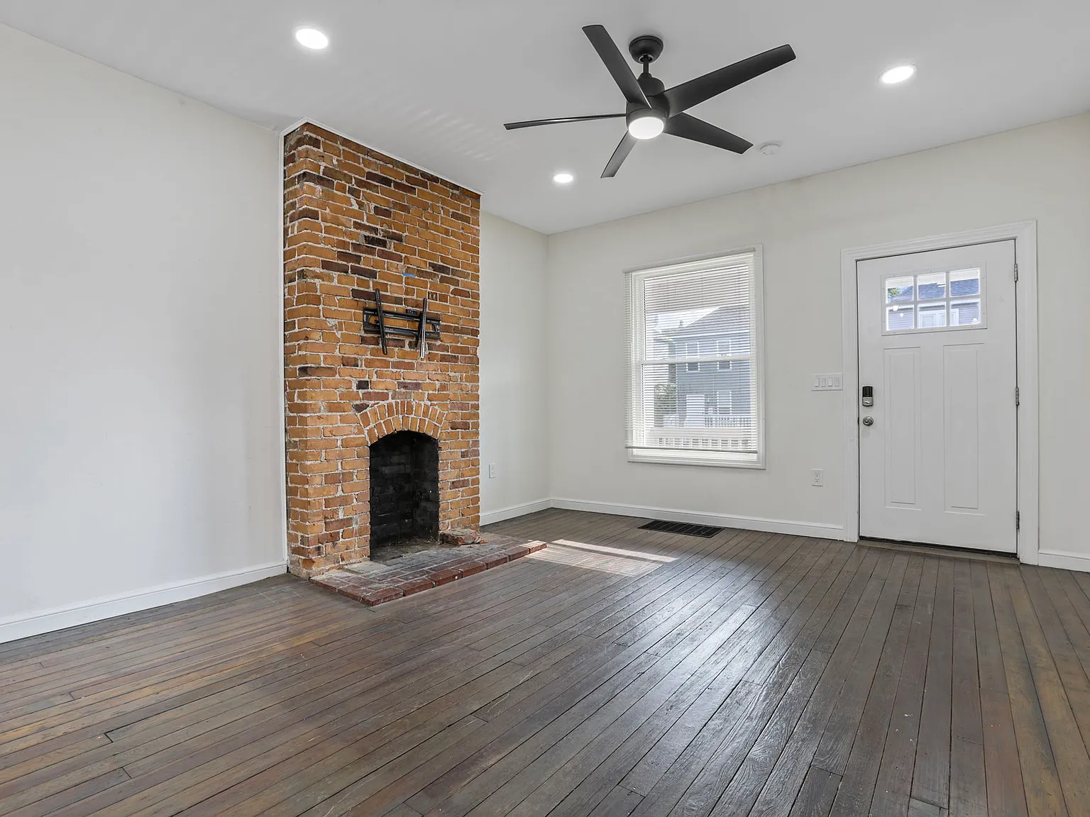 189 Avondale Ave — Photo 4