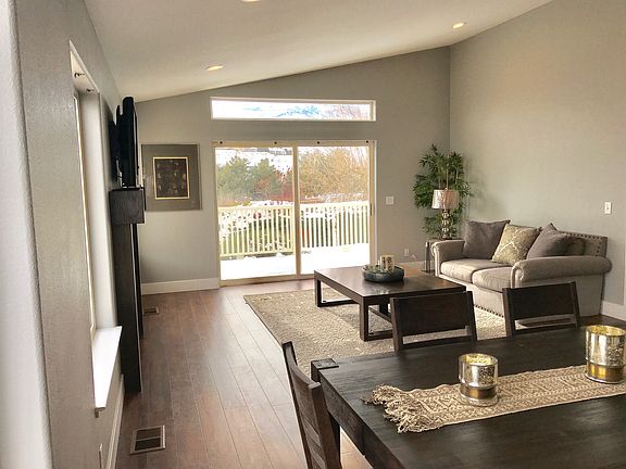 Family room/dining room