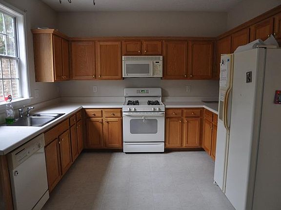 4th image of 183 Wallnut Hall Cir
