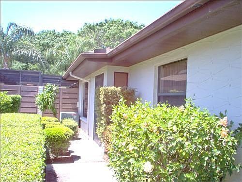 Condo FL sidewalk 4426