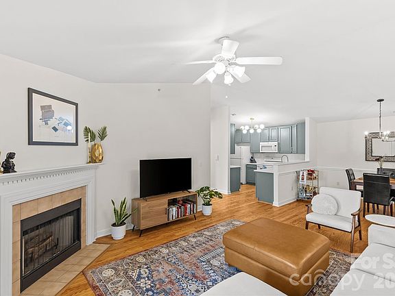 4th image of 10652 Hill Point Ct