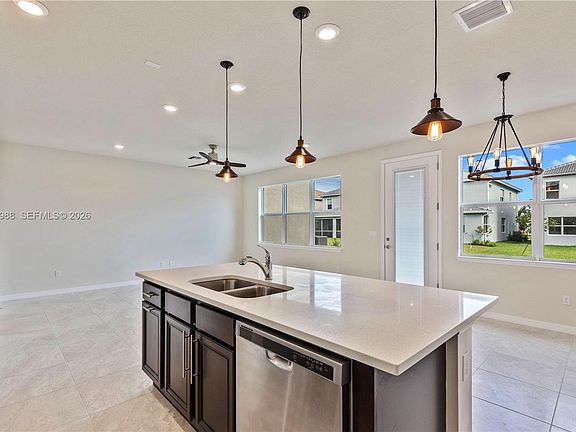 5th image of 1455 Silk Oak Dr Unit 1455