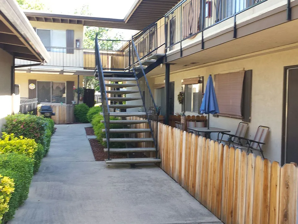 1078 Franklin Ave