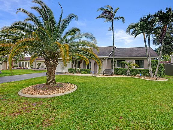 3rd image of 10141 SW 49th Court
