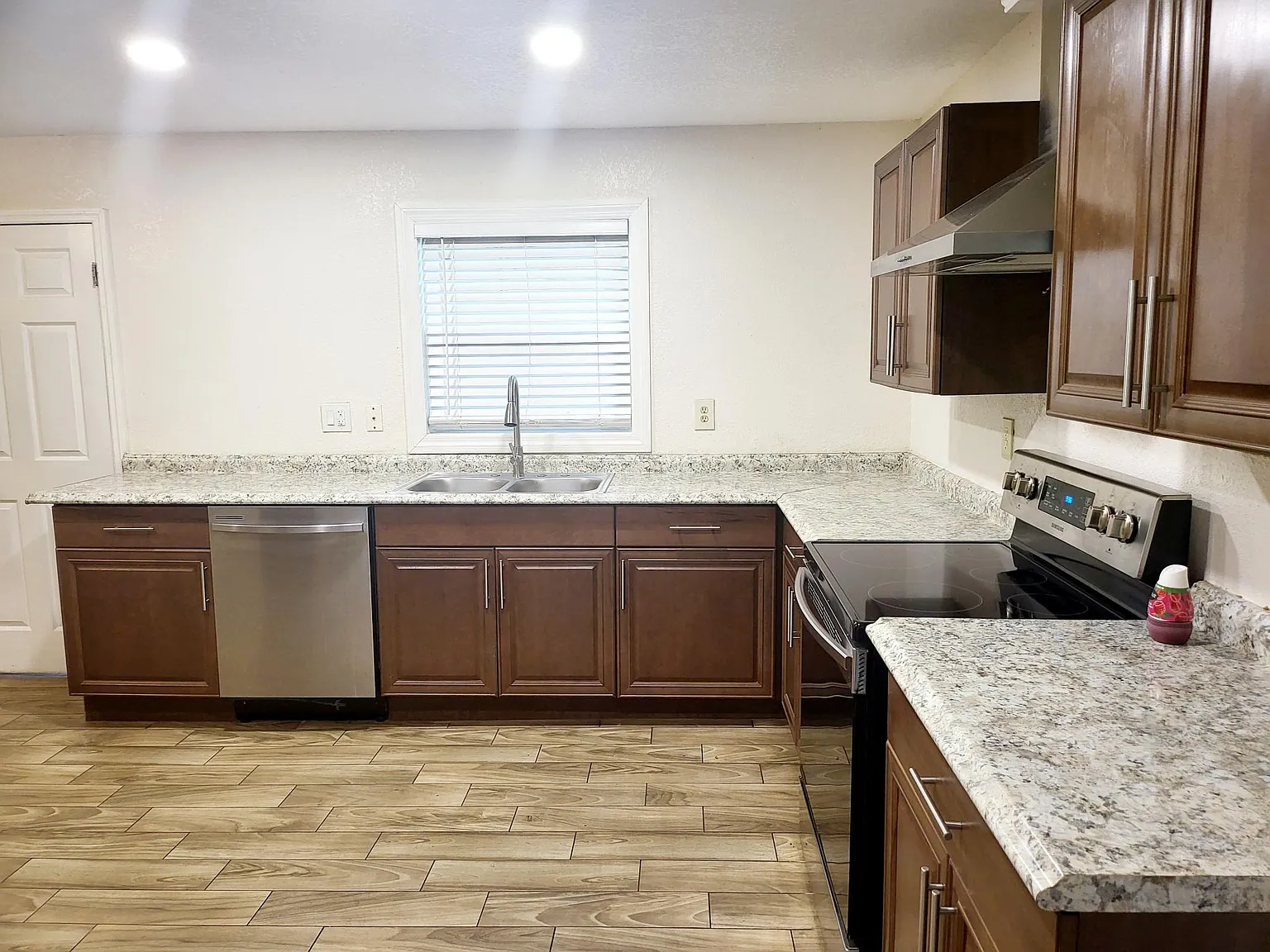 5020 Barlow Loop Rd — Photo 2