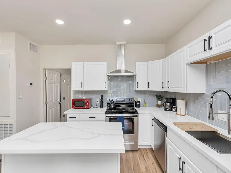 1812 Wheeler St — Photo 9