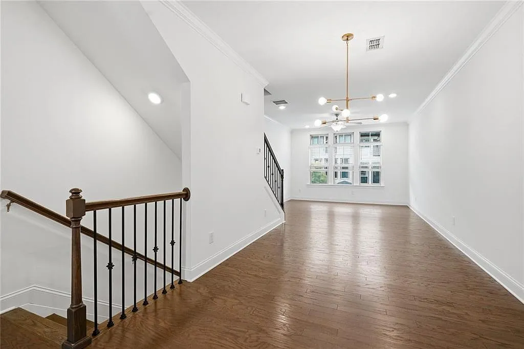3 bed, 3.5 bath, 1680 sqft, $3,200 — Photo 3
