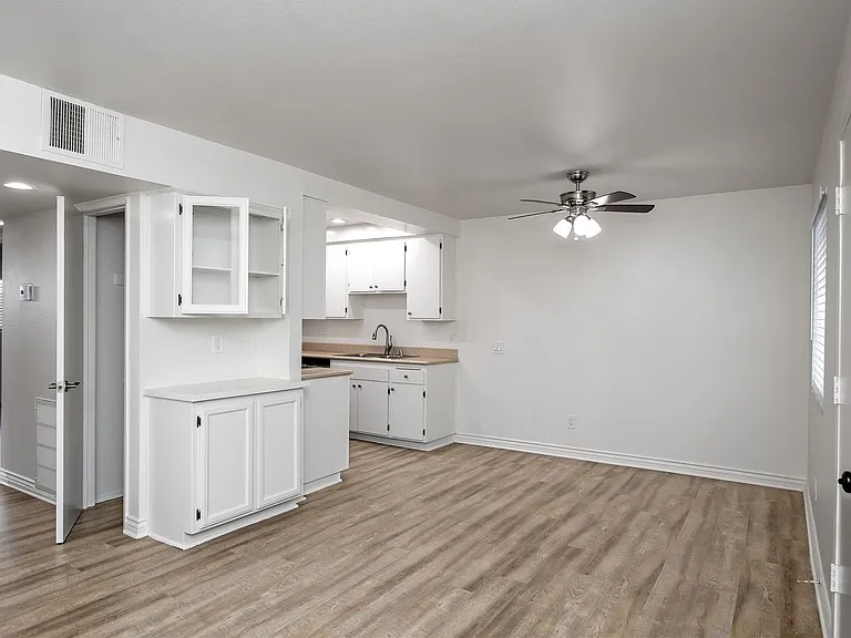 620 West Wilson — Photo 6