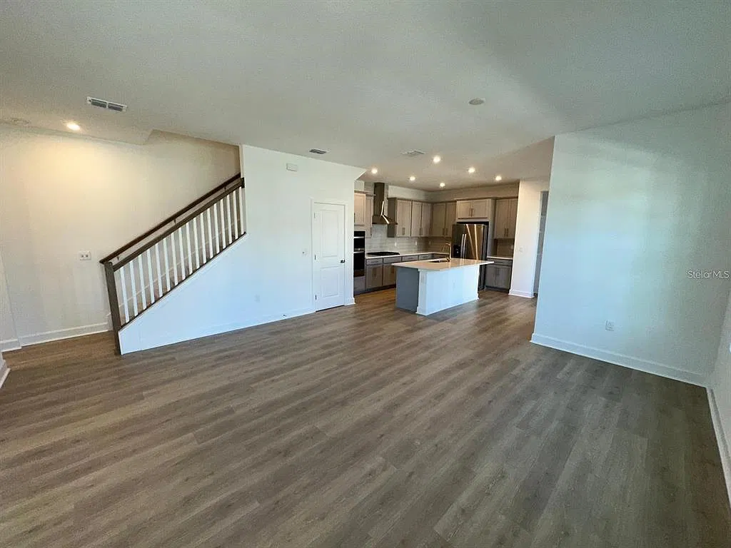 3 bed, 2.5 bath, 1843 sqft, $4,300 — Photo 2