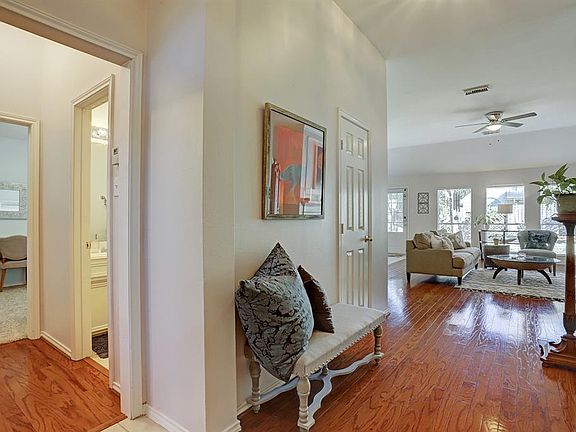 3rd image of 3523 Englewood Dr
