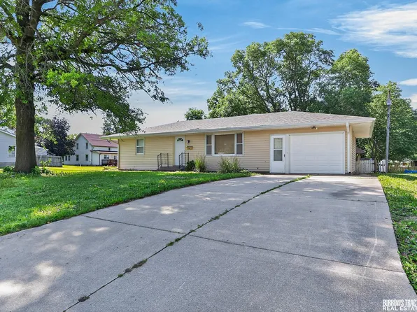 417 W F St, Elmwood, NE 68349