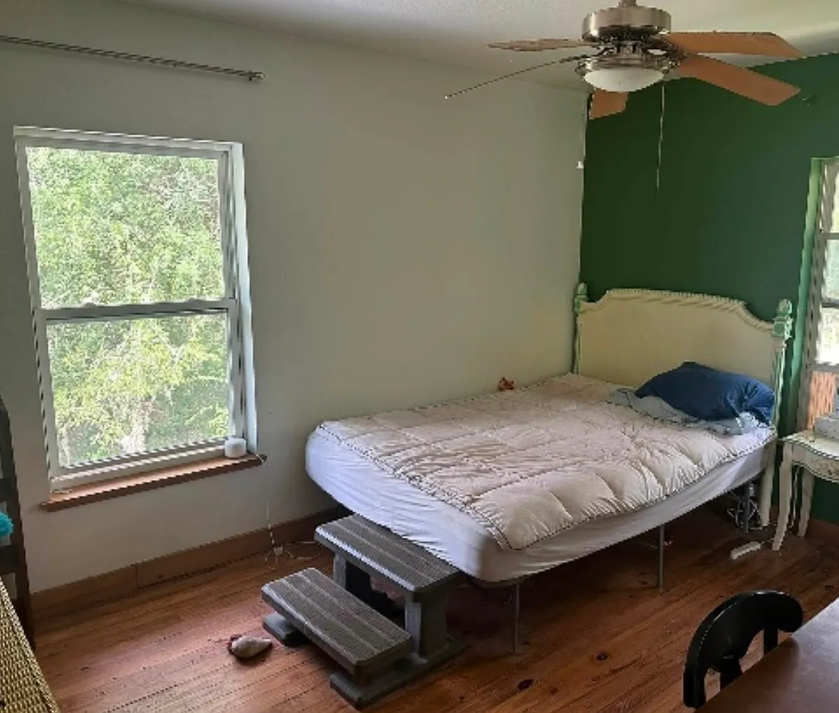 3 bed, 2.5 bath, 2137 sqft, $400 — Photo 1