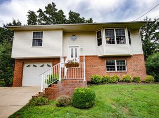 5 Seneca Ct, Huntington, WV 25705