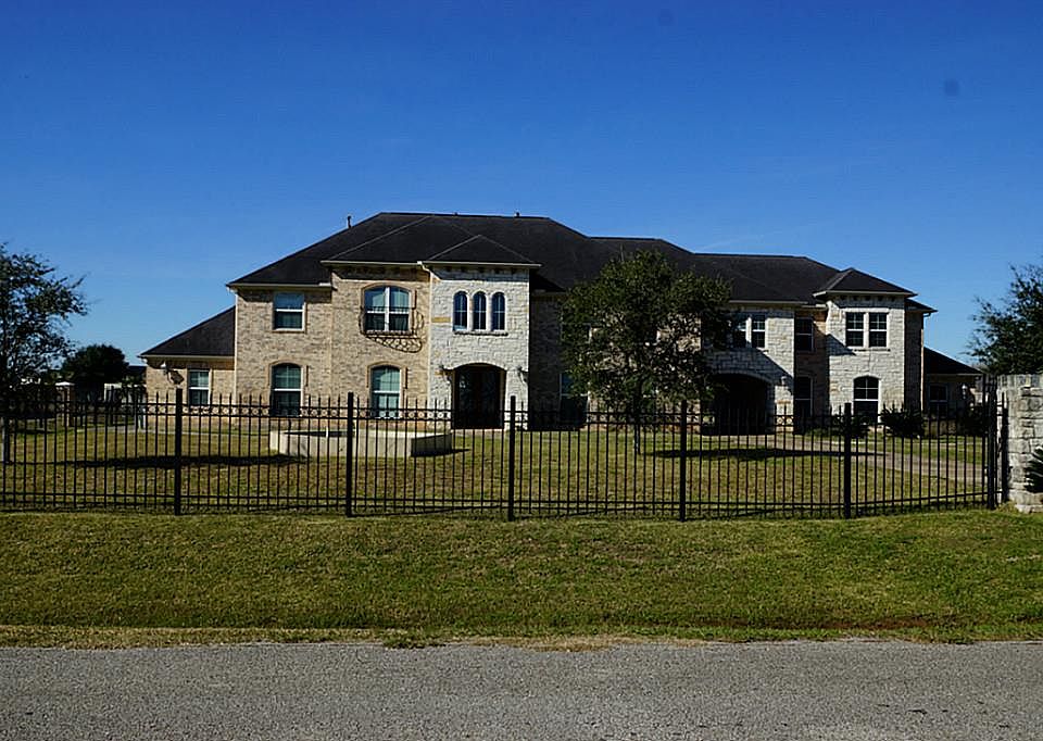 1st image of 4518 Pine Landing Dr