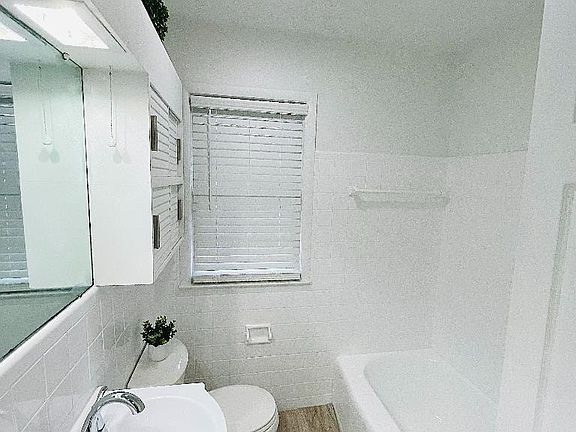 5th image of 4508 NE Lakeview Dr NW