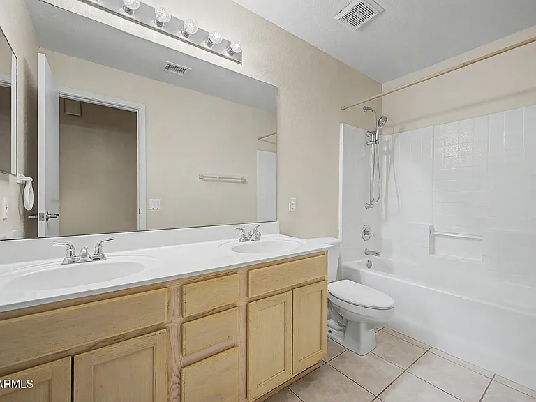 4545 E Rowel Rd — Photo 19