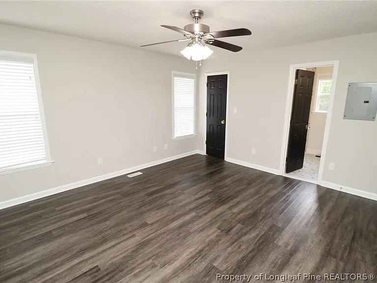 504 Noonday Ct — Photo 17