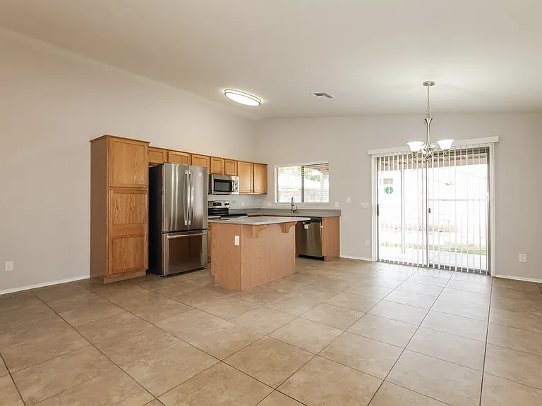 8740 W Loma Ln — Photo 5