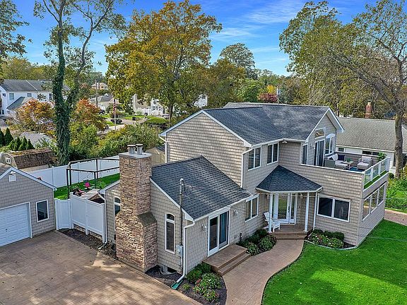 Ariel of front of Home w/Gar