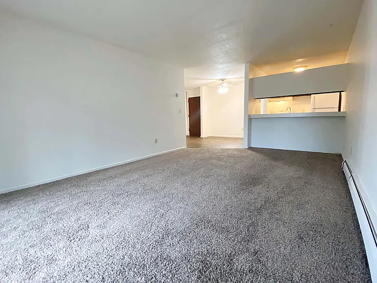 Holiday Acres Apartments — Photo 39