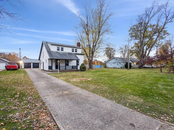 19596 Paxson Dr S, South Bend, IN 46637