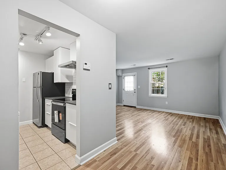 1211 Potomac Ave SE #B — Photo 4