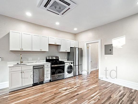 3rd image of 252 N Lincoln St #1