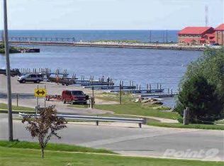 120 Lighthouse Way N, Manistee, MI 49660