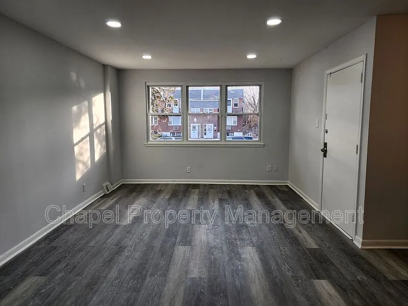 2 bed, 1.0 bath, 914 sqft, $1,500 — Photo 2